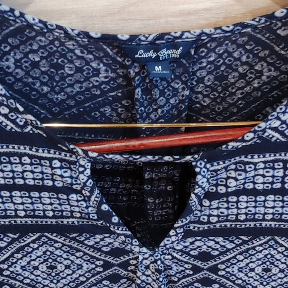 Lucky brand top medium - Picture 2 of 3
